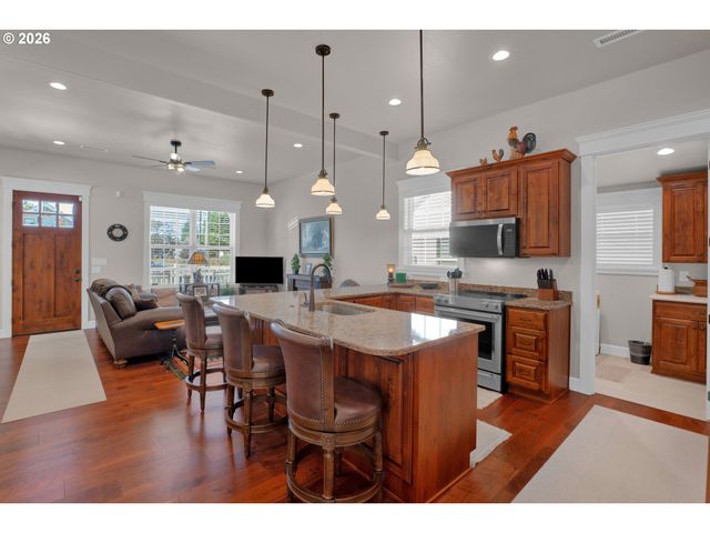 290 HARBOR St, Florence, OR 97439