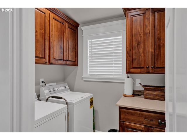 290 HARBOR St, Florence, OR 97439