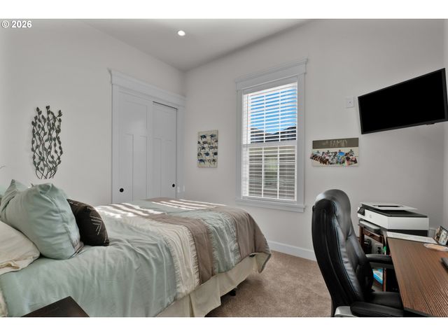 290 HARBOR St, Florence, OR 97439