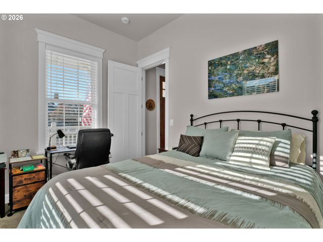 290 HARBOR St, Florence, OR 97439