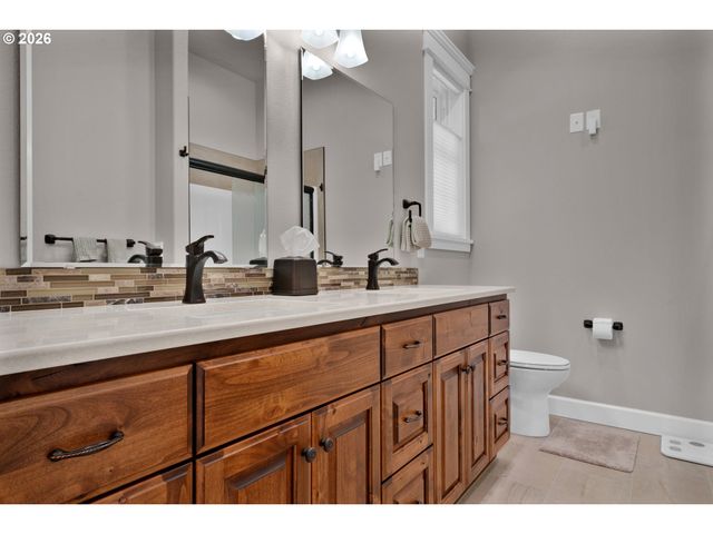 290 HARBOR St, Florence, OR 97439