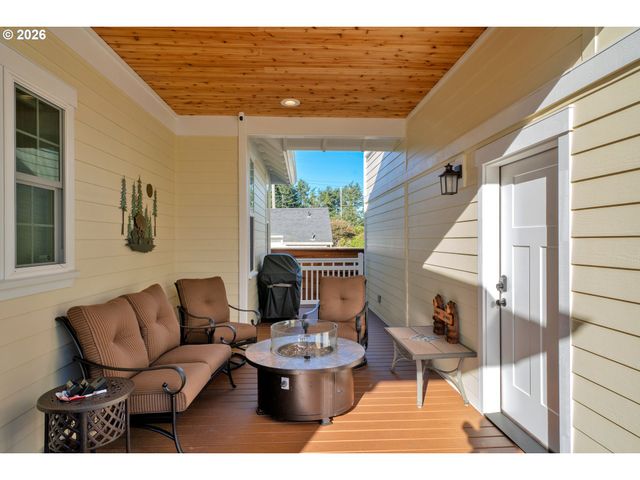 290 HARBOR St, Florence, OR 97439