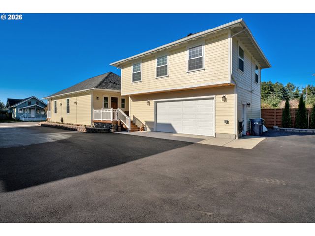 290 HARBOR St, Florence, OR 97439