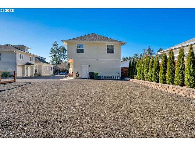 290 HARBOR St, Florence, OR 97439