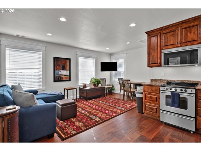 290 HARBOR St, Florence, OR 97439