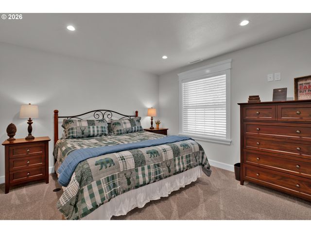 290 HARBOR St, Florence, OR 97439