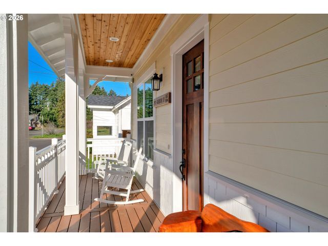 290 HARBOR St, Florence, OR 97439