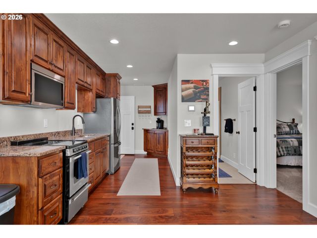 290 HARBOR St, Florence, OR 97439