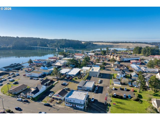 290 HARBOR St, Florence, OR 97439
