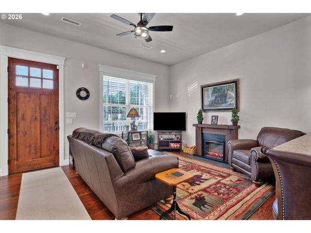 290 HARBOR St, Florence, OR 97439