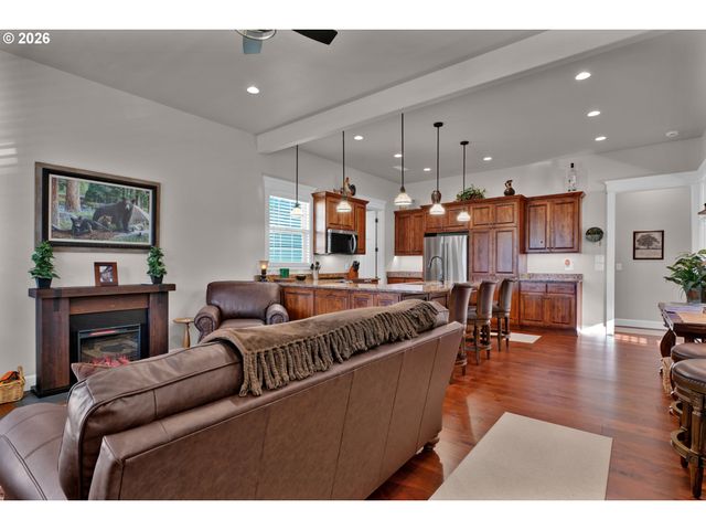 290 HARBOR St, Florence, OR 97439