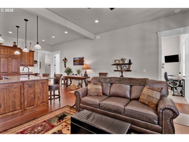 290 HARBOR St, Florence, OR 97439