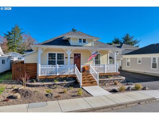 290 HARBOR St, Florence, OR 97439