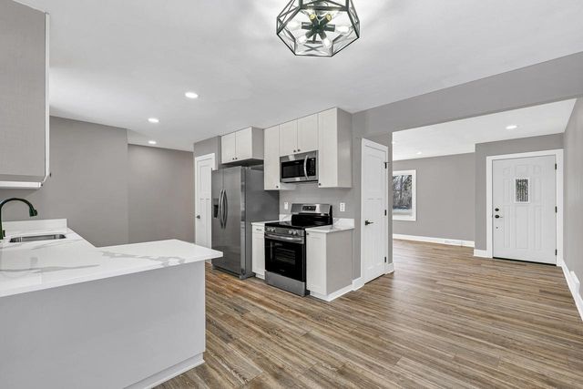 5105 S Small ROAD, New Berlin, WI 53151