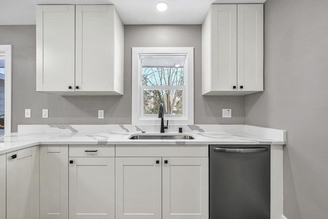 5105 S Small ROAD, New Berlin, WI 53151