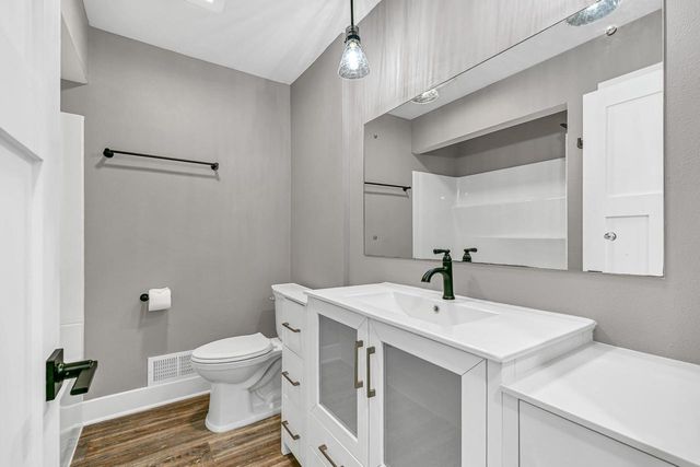 5105 S Small ROAD, New Berlin, WI 53151