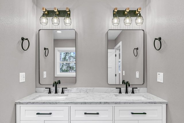 5105 S Small ROAD, New Berlin, WI 53151