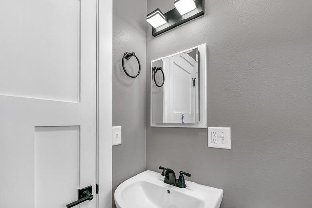 5105 S Small ROAD, New Berlin, WI 53151