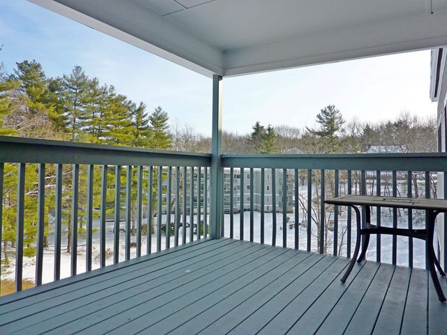 12 Ledgewood Hills Dr Apt 302, Nashua, NH 03062