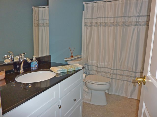 12 Ledgewood Hills Dr Apt 302, Nashua, NH 03062