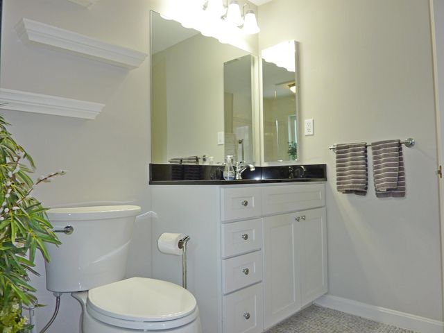 12 Ledgewood Hills Dr Apt 302, Nashua, NH 03062