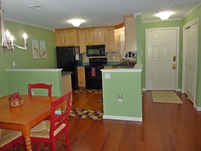 12 Ledgewood Hills Dr Apt 302, Nashua, NH 03062