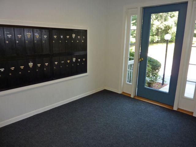 12 Ledgewood Hills Dr Apt 302, Nashua, NH 03062