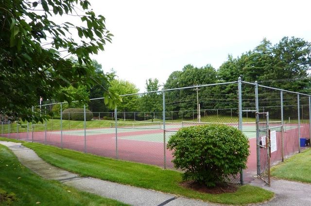 12 Ledgewood Hills Dr Apt 302, Nashua, NH 03062