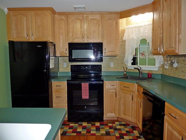 12 Ledgewood Hills Dr Apt 302, Nashua, NH 03062