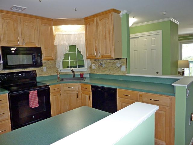 12 Ledgewood Hills Dr Apt 302, Nashua, NH 03062