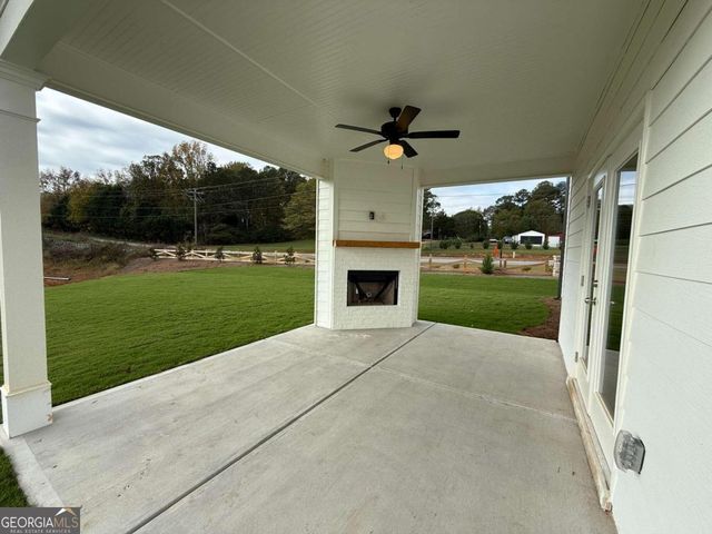 24 HIDDEN FIELDS Way, Hoschton, GA 30548
