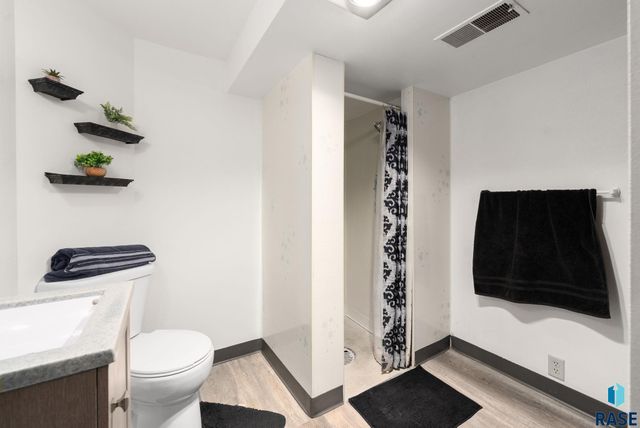 401 N Meyer Ln Lane, Sioux Falls, SD 57103