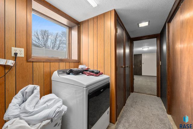 401 N Meyer Ln Lane, Sioux Falls, SD 57103