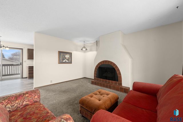 401 N Meyer Ln Lane, Sioux Falls, SD 57103