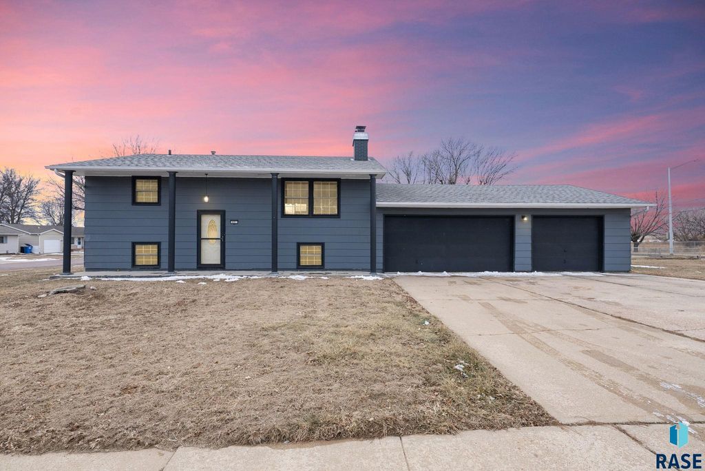 401 N Meyer Ln Lane, Sioux Falls, SD 57103