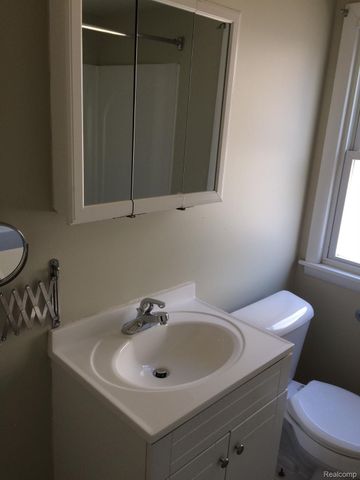 164 W MOREHOUSE Avenue N, Hazel Park, MI 48030