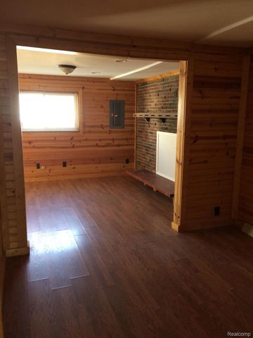 164 W MOREHOUSE Avenue N, Hazel Park, MI 48030