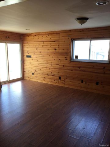 164 W MOREHOUSE Avenue N, Hazel Park, MI 48030