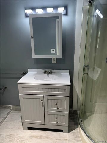 164 W MOREHOUSE Avenue N, Hazel Park, MI 48030