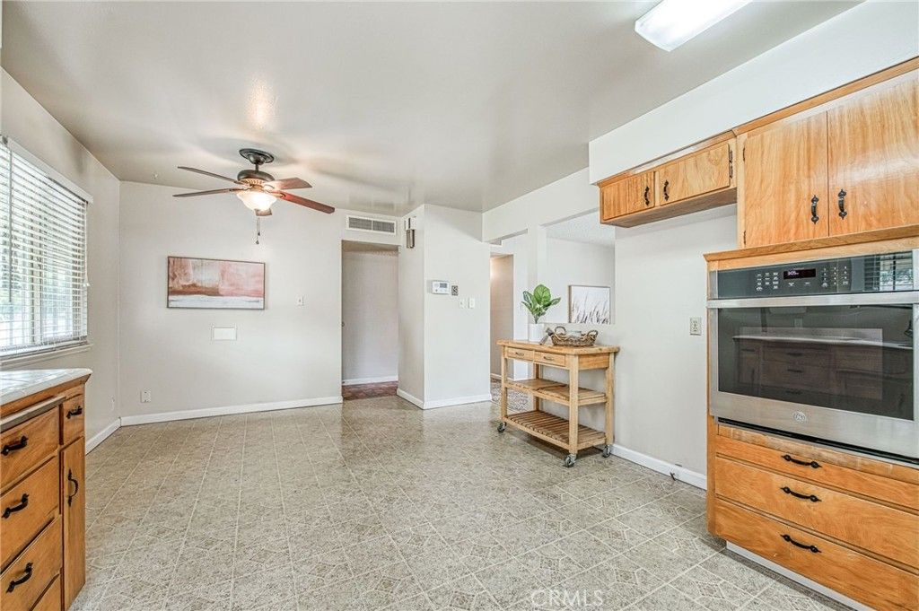 Image 15 of property listing at 638 W Sussex Way, Fresno, CA 93705