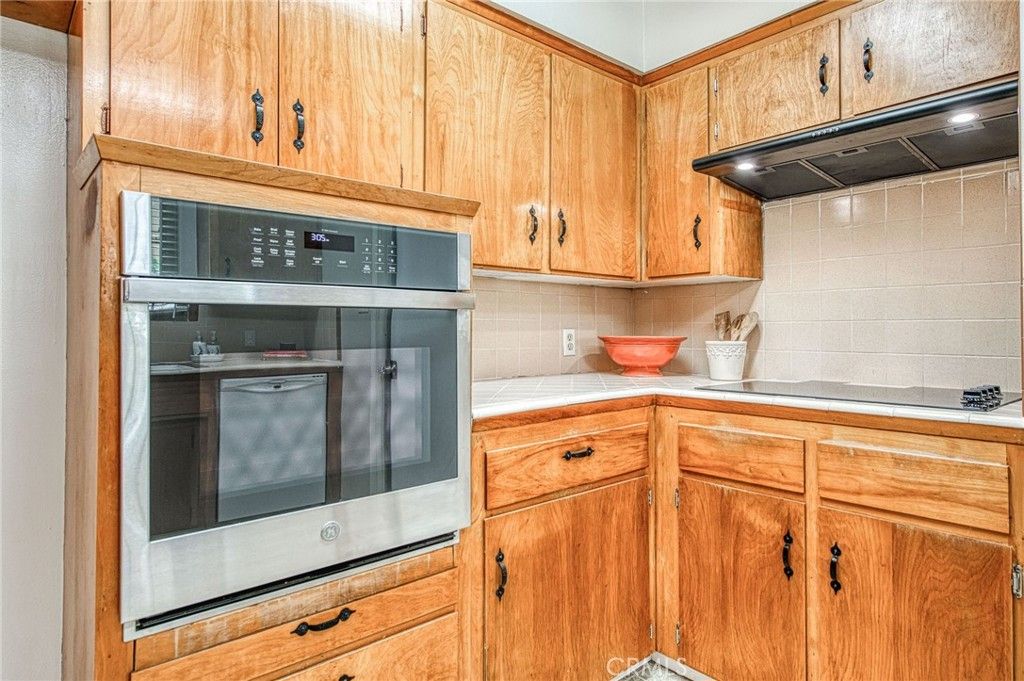 Image 16 of property listing at 638 W Sussex Way, Fresno, CA 93705