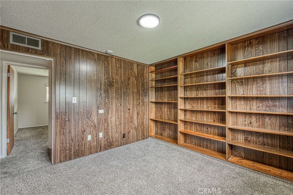 Image 21 of property listing at 638 W Sussex Way, Fresno, CA 93705