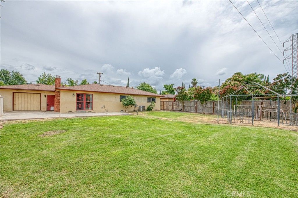 Image 28 of property listing at 638 W Sussex Way, Fresno, CA 93705