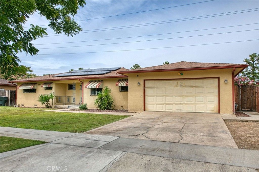 Image 4 of property listing at 638 W Sussex Way, Fresno, CA 93705