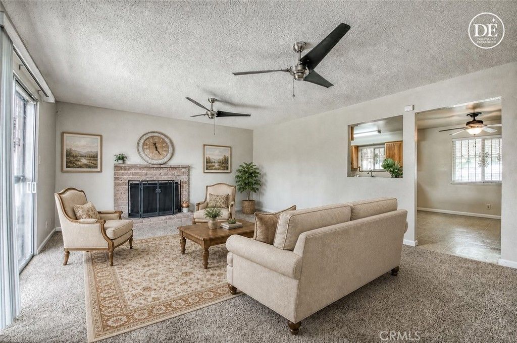 Image 6 of property listing at 638 W Sussex Way, Fresno, CA 93705