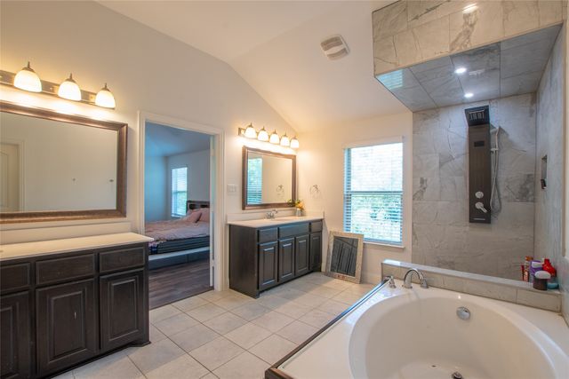 7325 Venice Drive 2, Grand Prairie, TX 75054