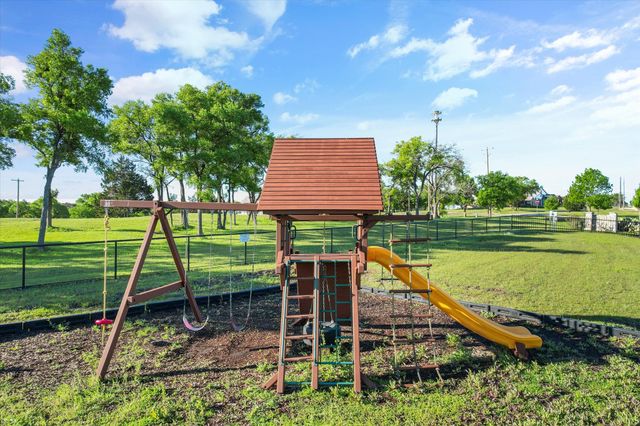 8 Hunter Pass, Waxahachie, TX 75165