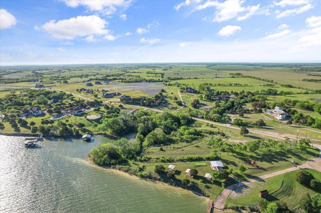 8 Hunter Pass, Waxahachie, TX 75165
