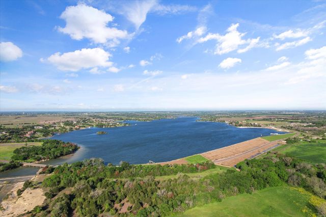 8 Hunter Pass, Waxahachie, TX 75165