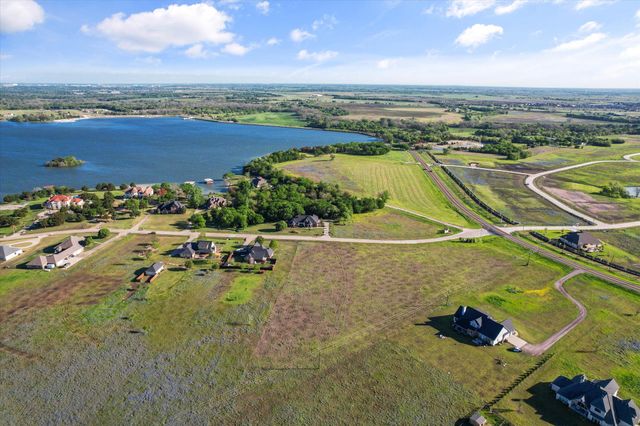 8 Hunter Pass, Waxahachie, TX 75165